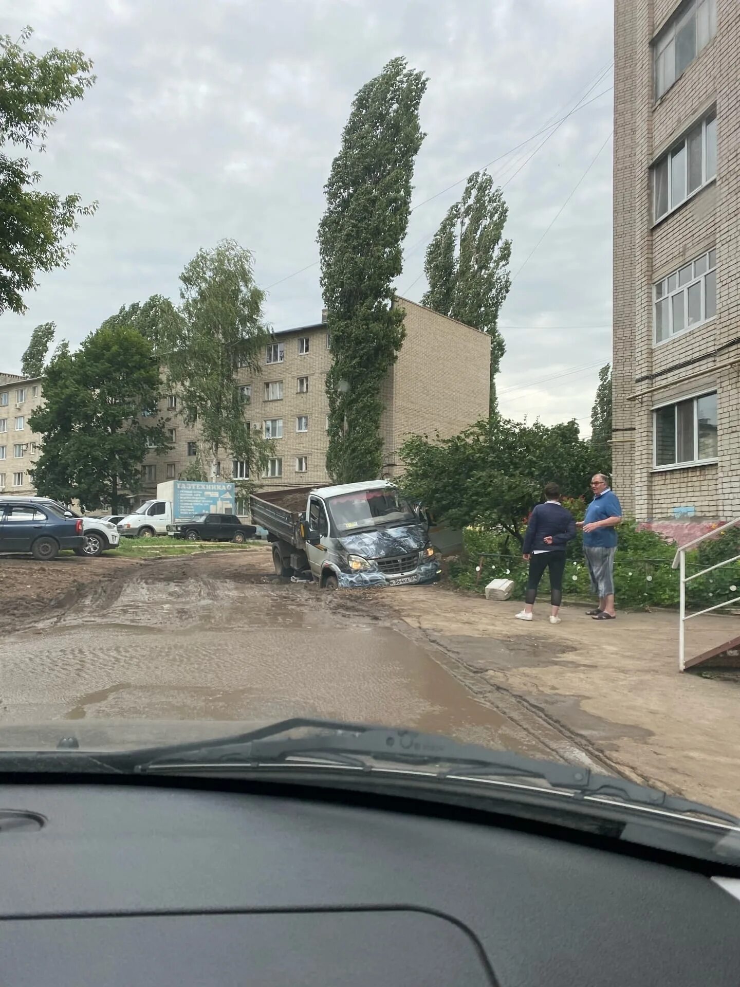 Типичный балаково новости свежие. Типичный Балаково. Улица двор. Типичный Балаково ВКОНТАКТЕ. Ураган в городе Балаково.