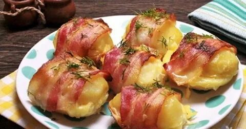 Картофель с беконом с соусом