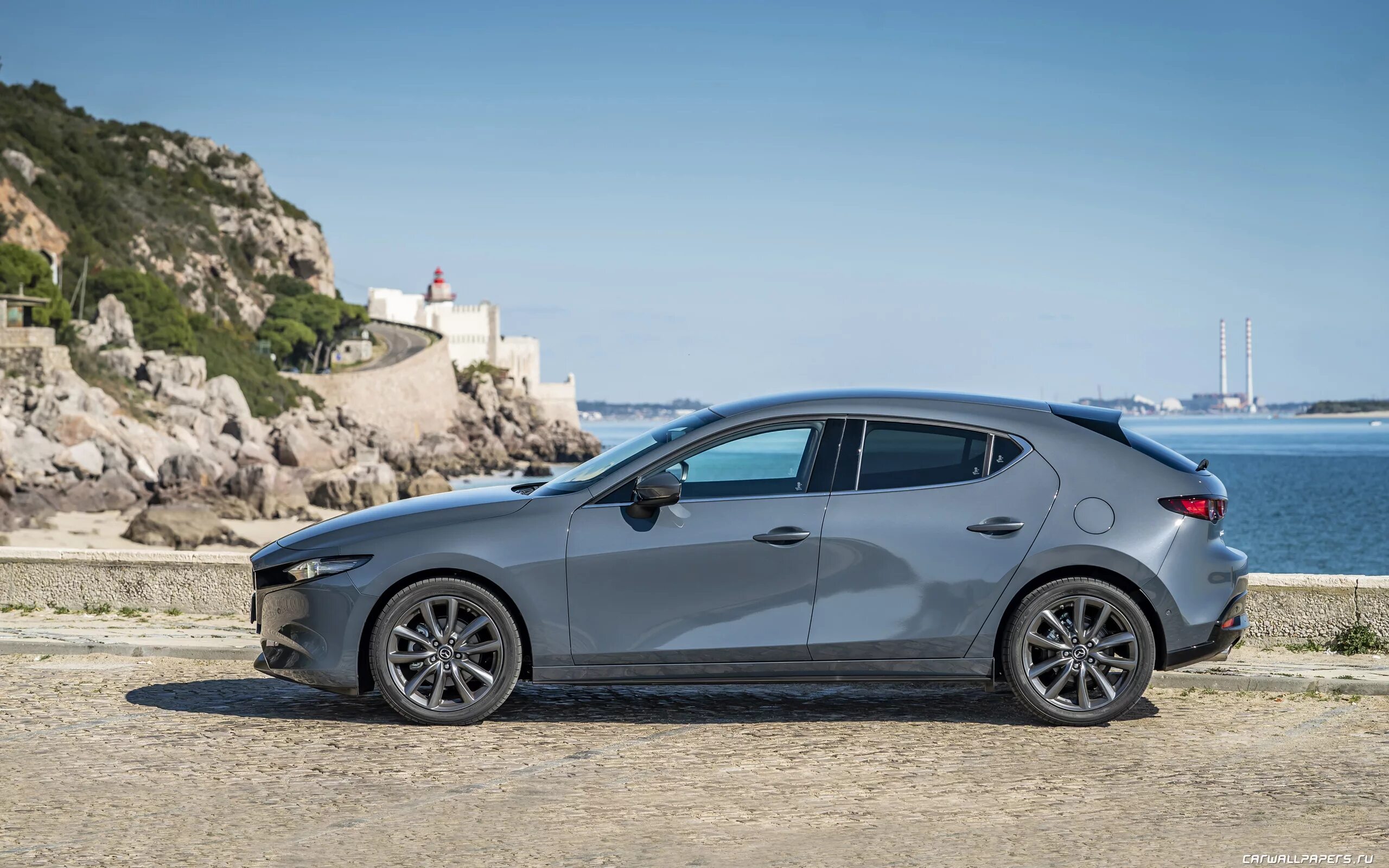 Хэтчбеки 2019 года. Mazda 3 Polymetal Gray. Mazda 3 Hatchback 2019. Мазда 3 серая 2019. Mazda 3 2020 Polimetal Grey.