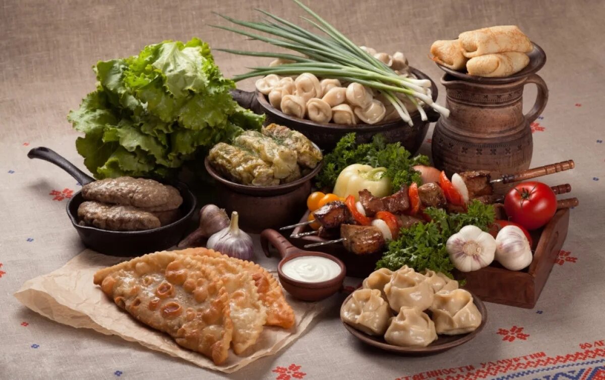 Блюда народов урала. Традиционная русская еда. Стол русской национальной кухни. Русская национальная кухня. Русская кухня.