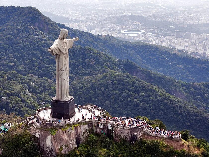 Памятники бразилии. Статуя Христа Рио-де-Жанейро Бразилия. Статуя Христа в Бразилии. Бразилия статуя Христа (Рио-де-Жанейро) внутри. Памятник в Рио де Жанейро.