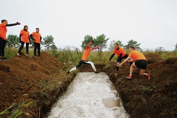 Гонка героев. Преодоление рва. Противотанковый ров на границе с украиной. Преодоление противотанкового рва. Мостик колейный для преодоления траншей.