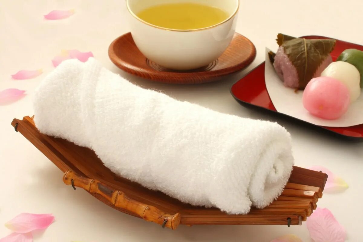 Осибори. Осибори Япония. Осибори японское полотенце. Влажное полотенце в японском ресторане. Теплые полотенца в японском ресторане.