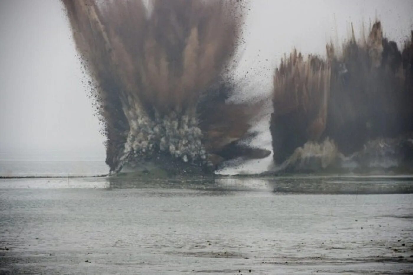 Озеро ньюс (камерун). Атомное озеро семипалатинск. Взорванное озеро. Ниос, озеро-убийца (камерун). Взорванное озеро.