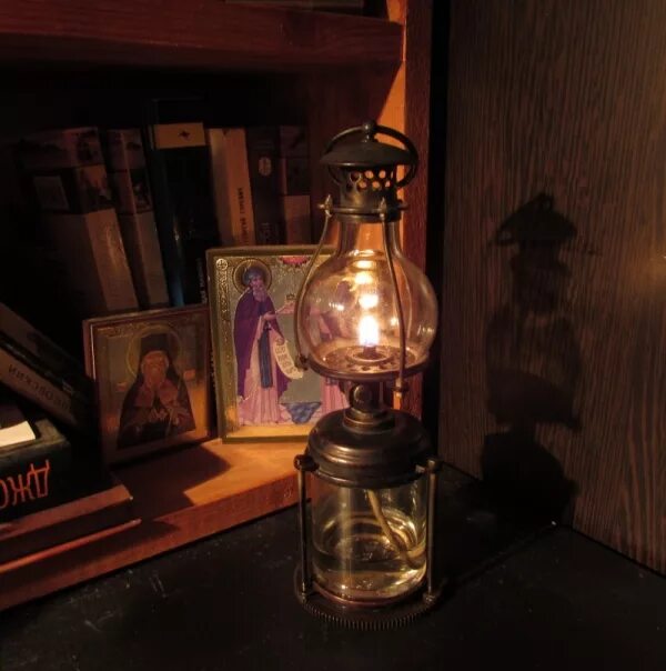 Лампада времени. Лампада времени. Масляная лампа глина. Лампада в доме. Brevete 1883 лампа керосиновая.
