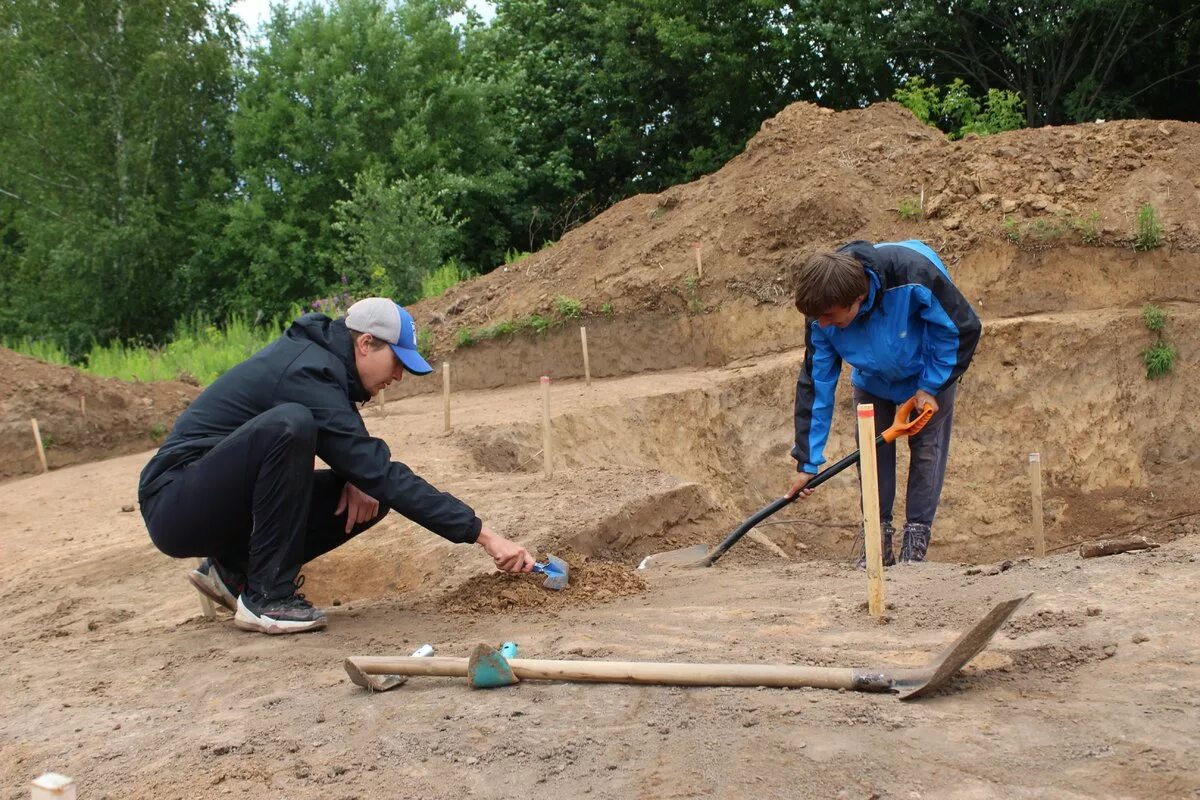 Археологические раскопки. Археологи на раскопках. Городище (археология).