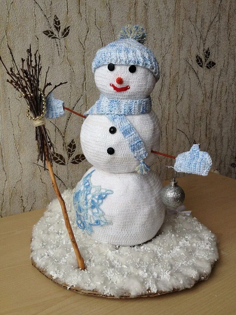 Поделка снеговик. Снеговик из ниток. Поделка Снеговик для детского сада. Поделка Снеговик из ниток.