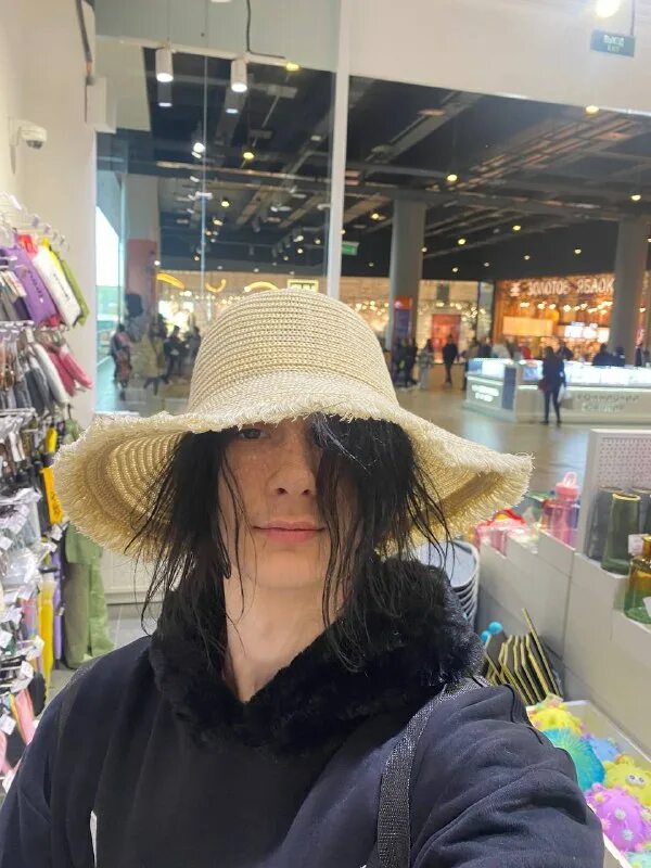 женя крутит мир