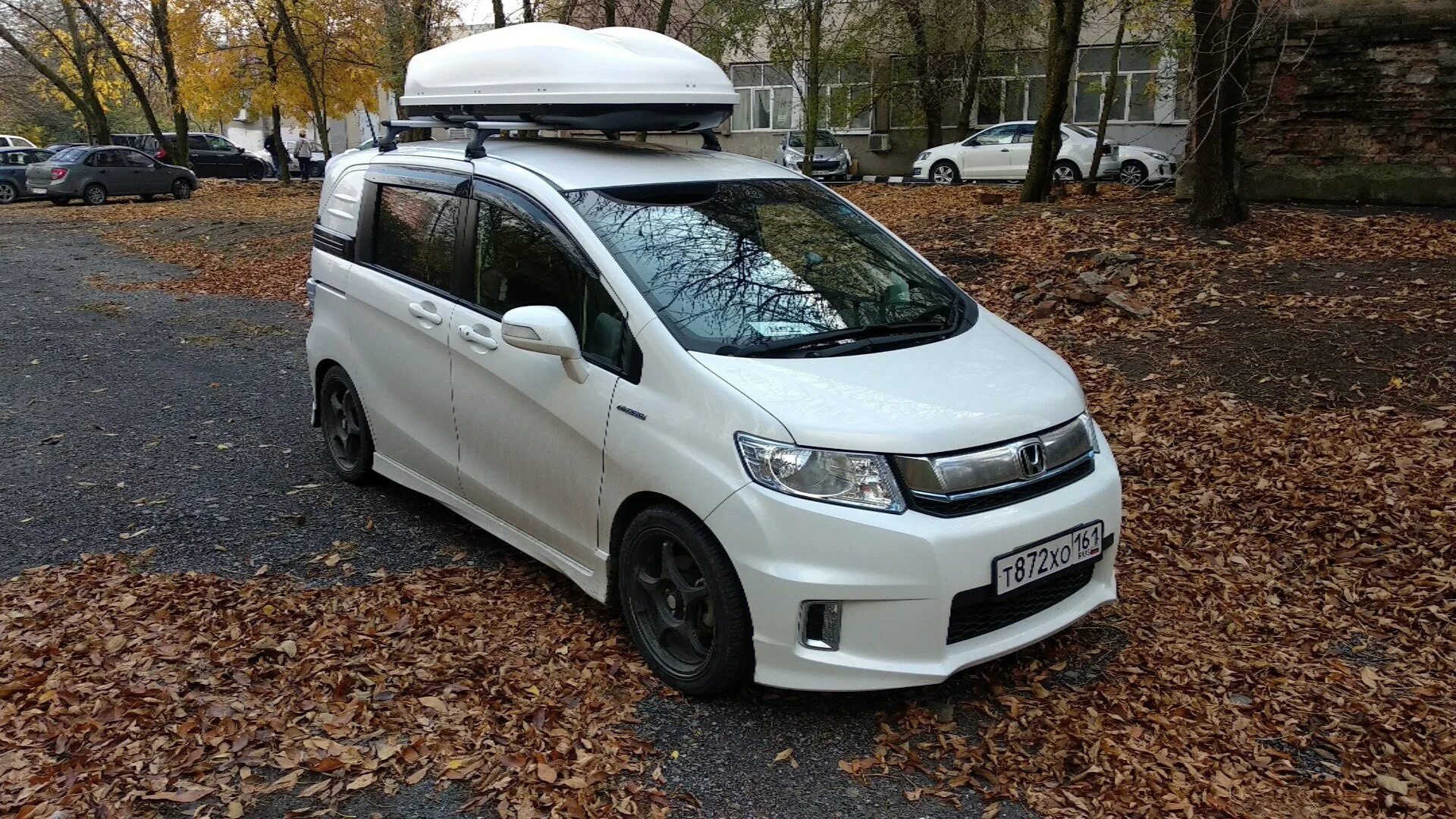 Колеса хонда спайк. Honda freed r16. Honda freed Spike r16. Honda freed Spike r17. Honda freed 2 Tuning.