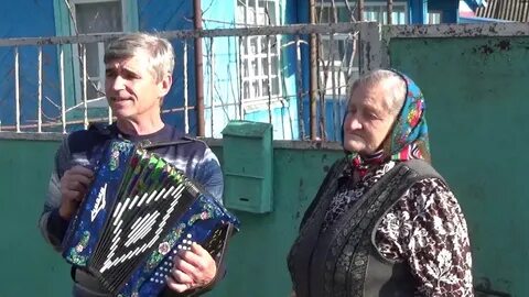 Гнатюк белыми ставнями дом над рекой