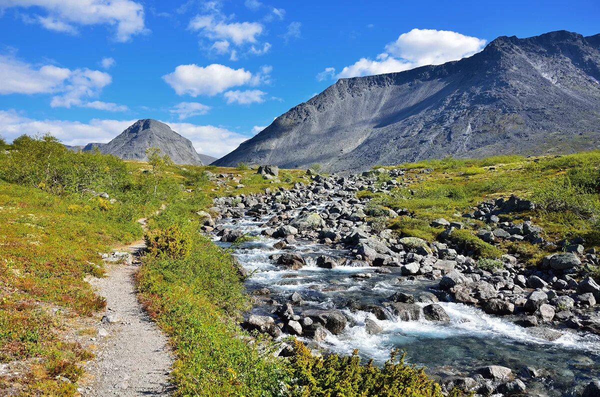 хибины чем знамениты. хибины кольский полуостров. озеро сердцевидное хибины. горы в мурманской области хибины. массив гор хибины.
