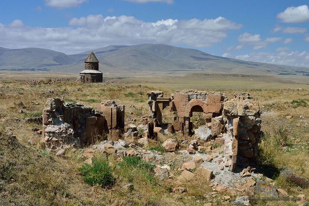 Древняя армения история. Древний город Ани Армении. Город Ани древняя столица Армении. Западная Армения город Ани. Крепость Ани в Армении.