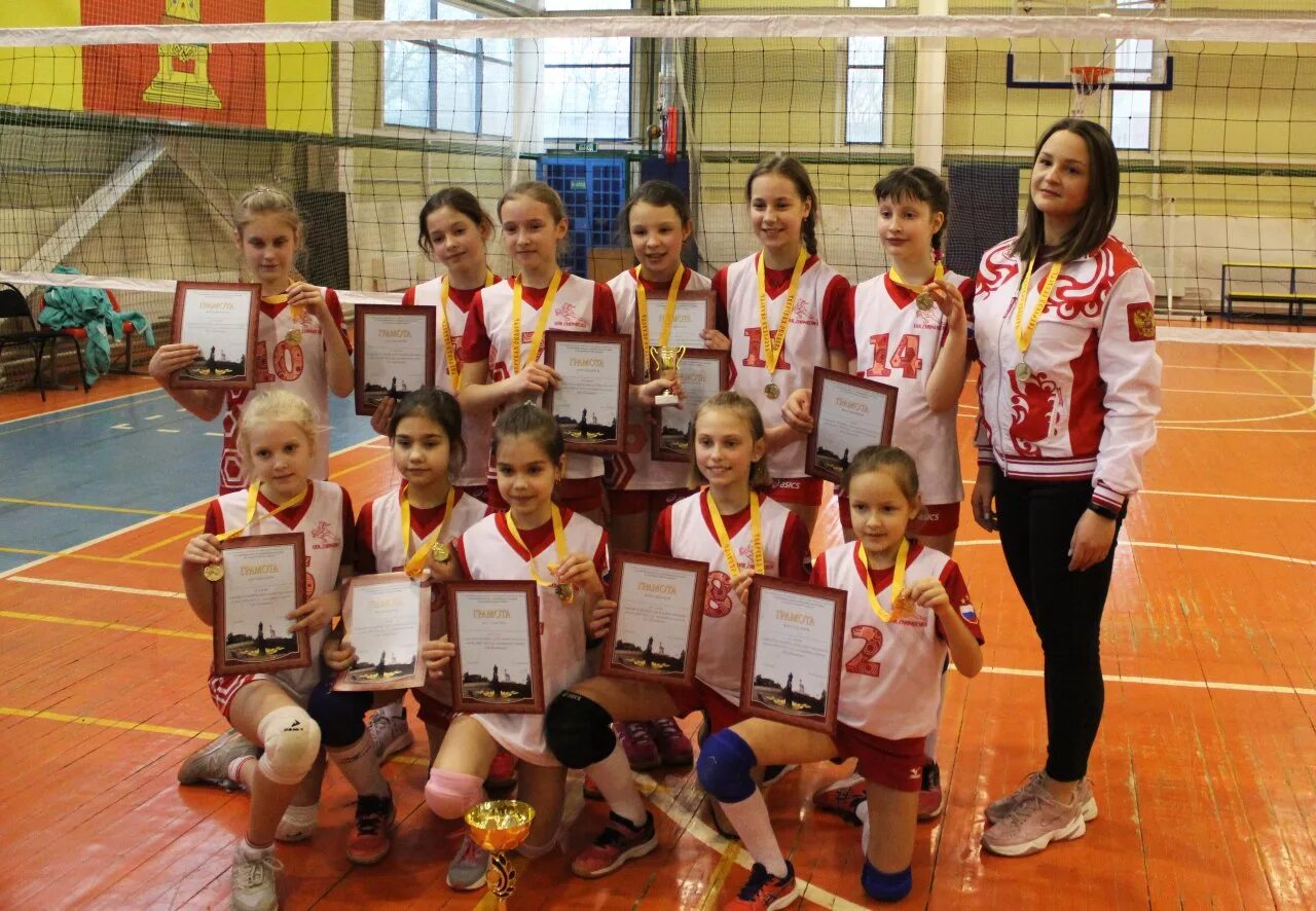 Чемпионат по волейболу. Волейбольная команда девочки. Волейбол рыбинск. Юношеская сборная волейбол. Волейболистки.
