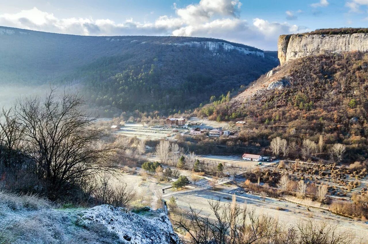 Балка крым. Алимова балка Бахчисарай. Ущелье Алимова балка. Ущелье Алимова балка в Крыму. Алимова балка Бахчисарай ущелье.