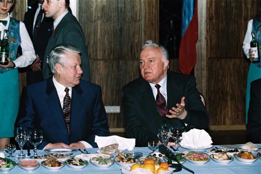 Грузия соглашение. Шеварднадзе 1992 Ельцин. Ельцин и Шеварднадзе 1992 24 июня. Алиев Кучма Шеварнадзе.