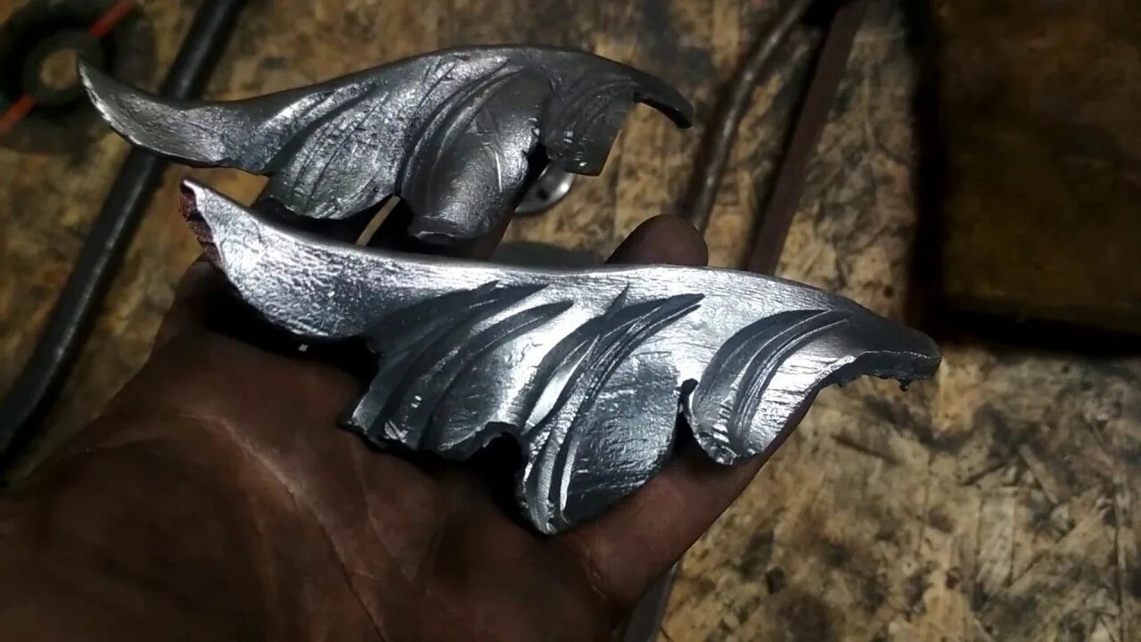 Кованый дам дам дам. Кованый лист металла. Кованый дам дам дам. Кованый дам дам дам. Гам гам ночь в музее.