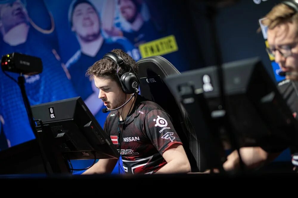 Iem katowice 2024 playoffs. CSGO IEM Rio 2023 Showmatch ведущая. Katowice 2022. RB Reynor 2021 IEM Katowice. Мемы на Katowice.