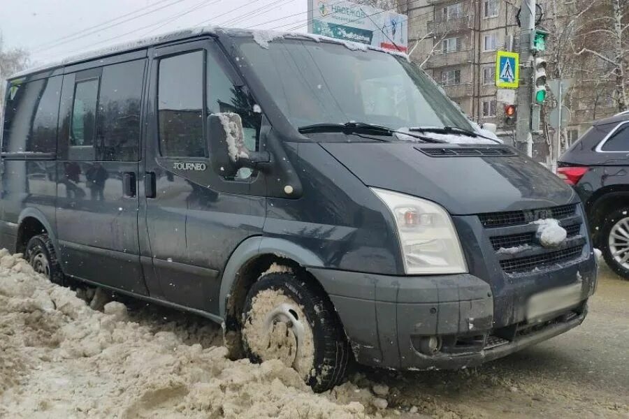 В тамбове 15 летнюю. Микроавтобус Тамбов. В Тамбовской области столкнулся микроавтобус. Промзона ремонт микроавтобусов Тамбов.