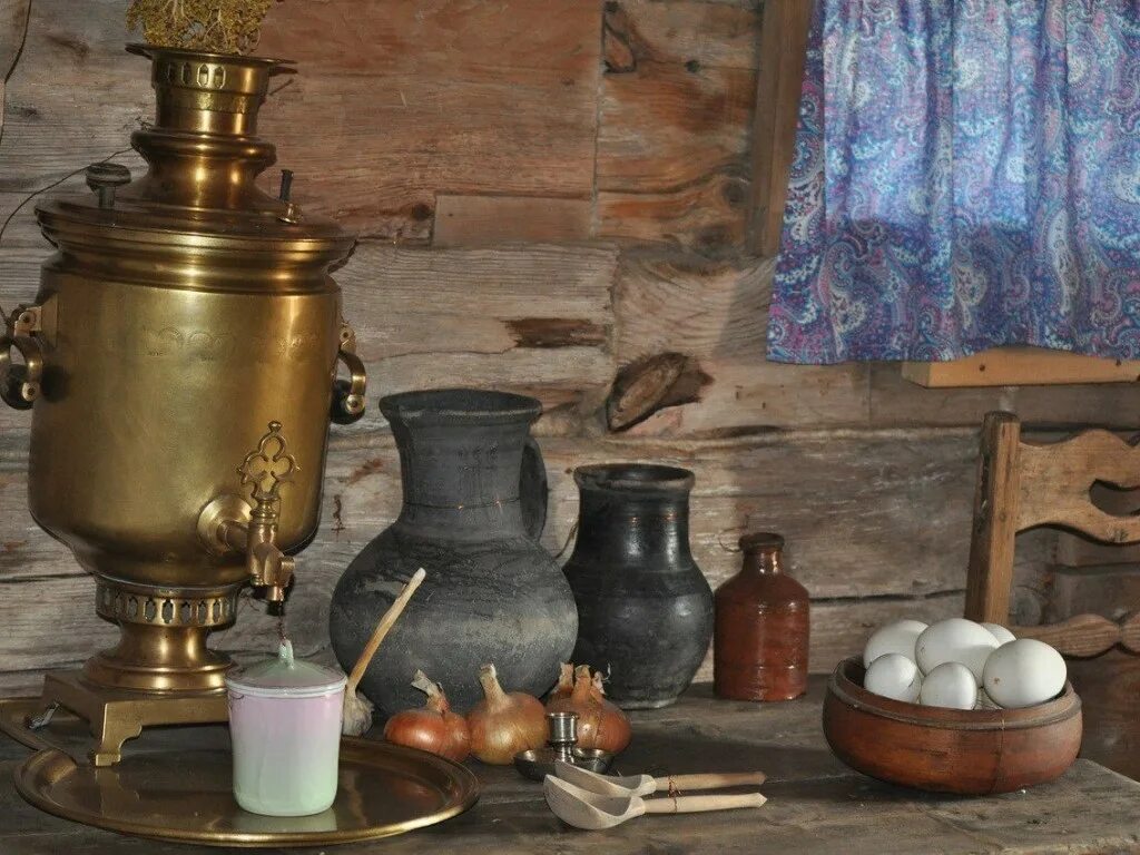 Предметы быта это. Самовар древней руси. предметы быта древней руси самовар. самовар в избе. посуда в избе.