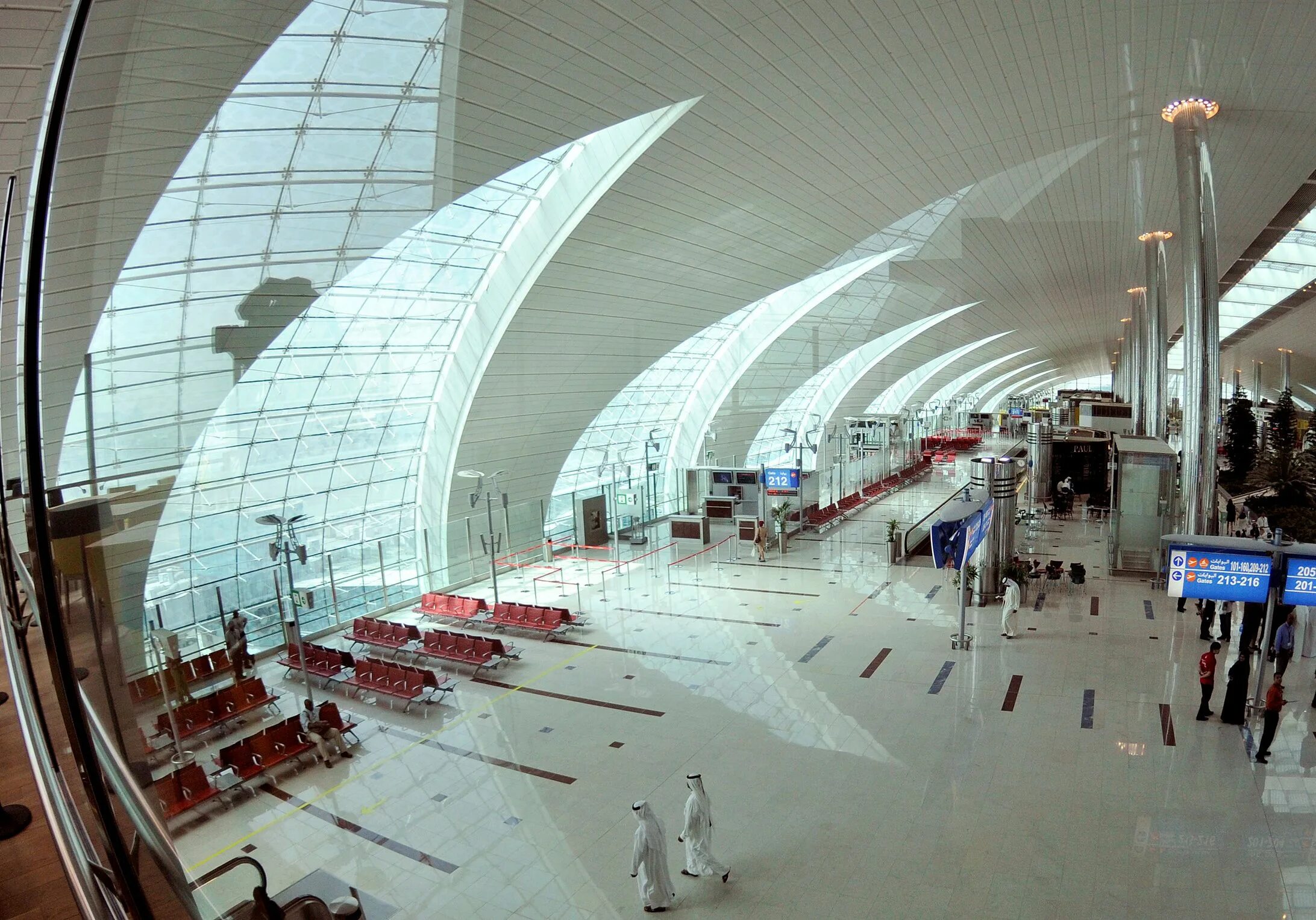 Работает ли аэропорт в дубае. Аэропорт Дубай (Dubai International Airport). Аль Мактум, Международный аэропорт Дубая. Международный аэропорт Дубай терминал 3. Международный аэропорт Дубай DWC.