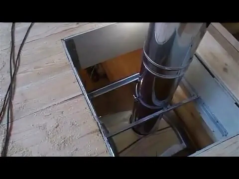 Сэндвич трубы через потолок