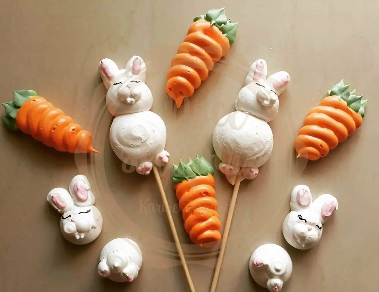 Цыплята из зефира. Фигурки из безе на пасху. пасхальные фигурки из безе. пасхальные фигурки из меренги. фигурки из зефира.