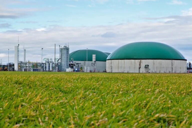 Биотопливо регион перспективного использования. Биогазовая станция лучки. биомассовая энергия. биотопливо биогаз. биогаз в биоэнергетике.