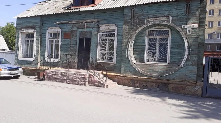 Омск поиски. Сенная 38 омск. здание полиции. здания омска. омск фото.