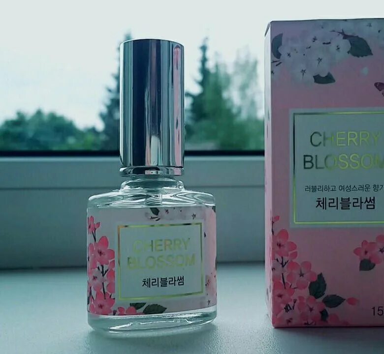 Духи cherry blossom. Черри блоссом духи. Черри блоссом духи Дилис. Корейские духи. Туалетная вода Корея.