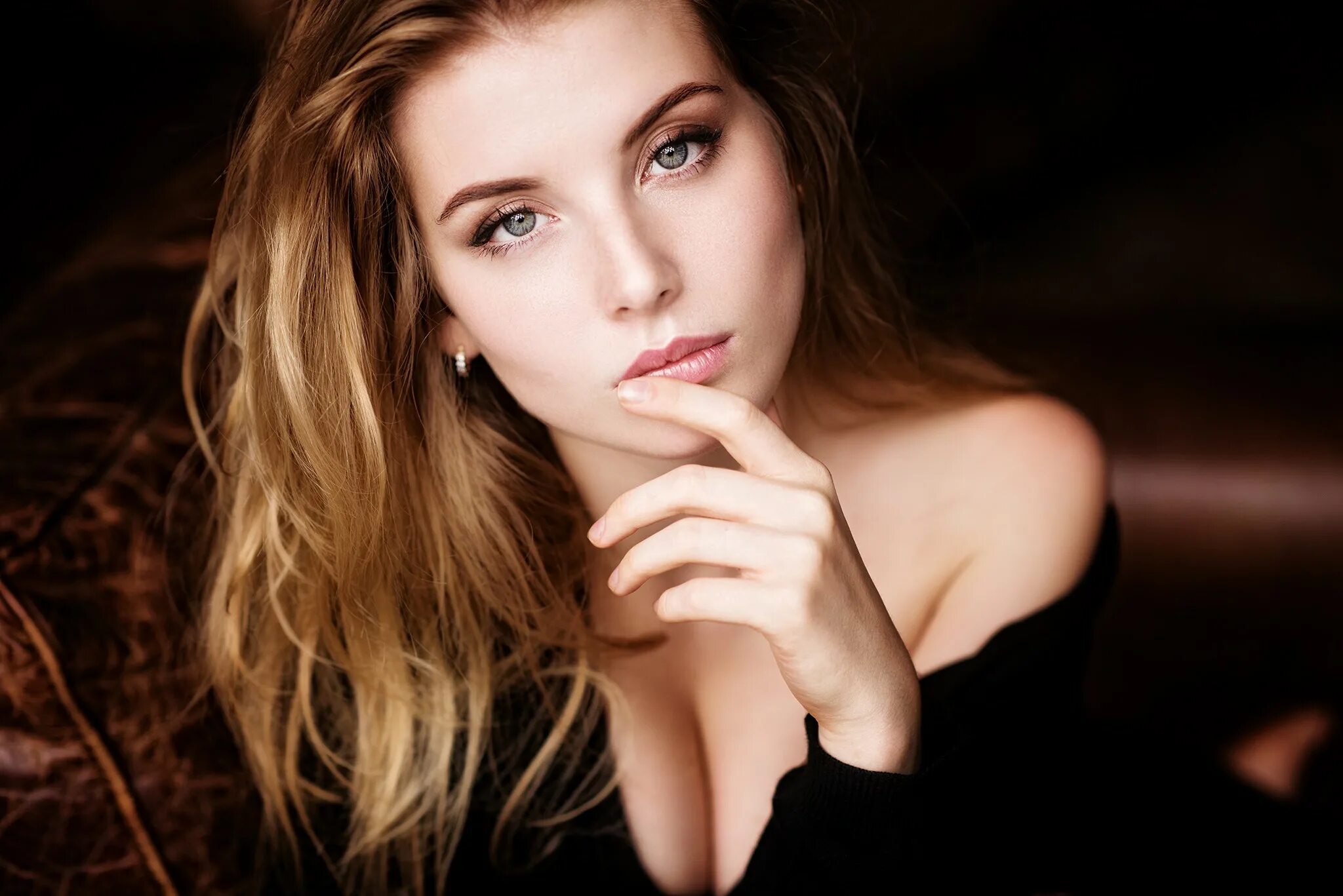 Девушка. Sofia blake 2021. Томный взгляд девушки. Шикарные глаза. Красивое лицо девушки.