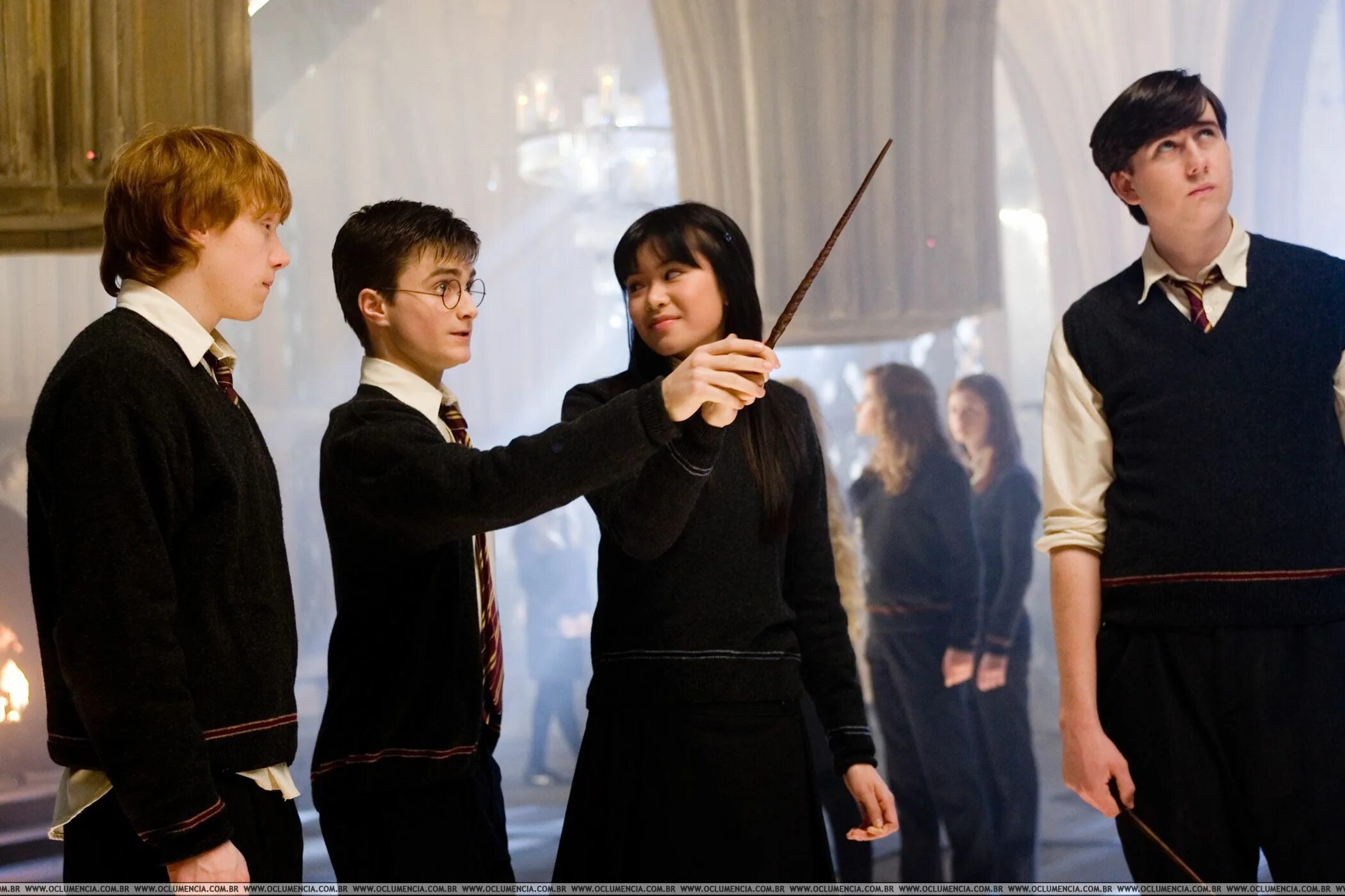 Гарри поттер и чжоу чанг. Гарри поттер отряд дамблдора. Отряд дамблдора комната. Harry potter отряд дамблдора. Potter s army.