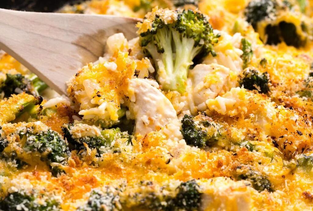 Broccoli Casserole. Запеканка с цветной капустой. Брокколи в духовке с сыром. Запеканка с брокколи. Брокколи курица сливки сыр