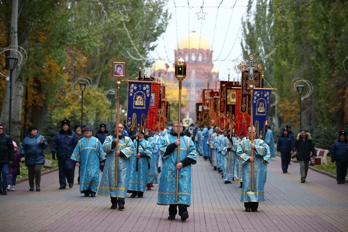 Крестный ход в белгороде апрель 2024. Крестный ход Волгоград 2022. Крестный ход Казанской Божьей матери. Крестный ход в Иваново 2022г.