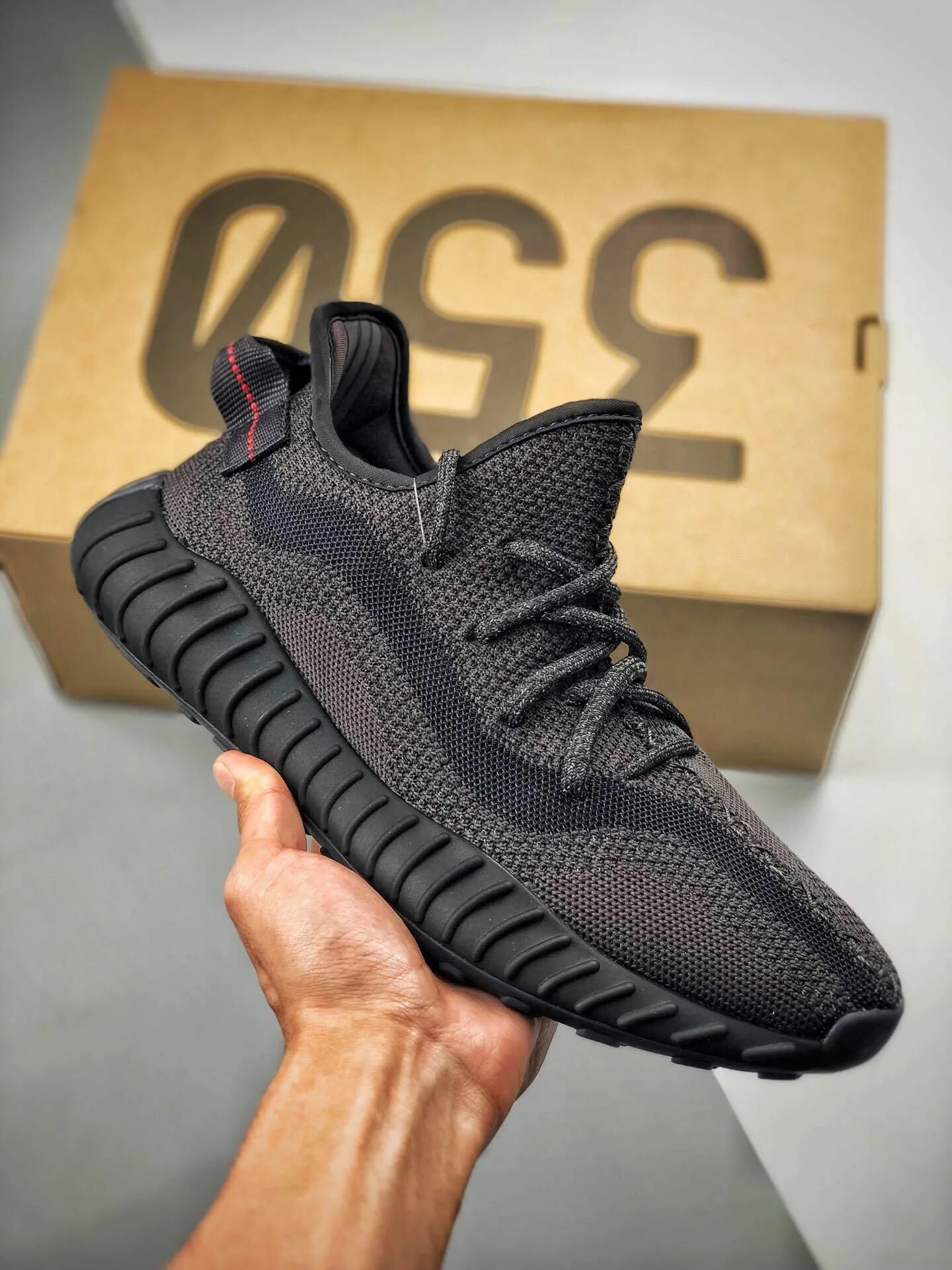 Кроссовки адидас yeezy мужские. Adidas yeezy boost 350. Adidas yeezy boost 350 pirate black. Адидас изи буст мужские. Adidas yeezy 350 black.