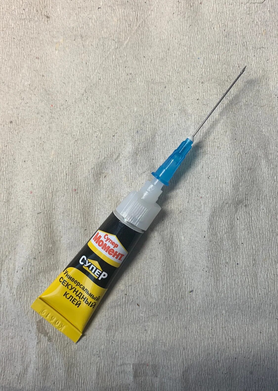 Клей с иглой. Revell contacta professional. Клей для моделей из пластика. Revell contacta clear. Revell" клей с иглой "contacta professional" 25 г.