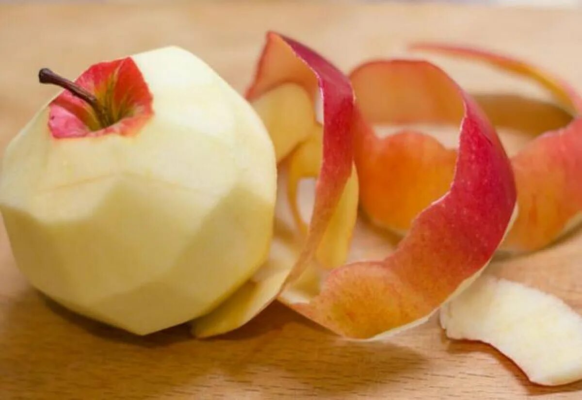 Цедра яблоко. Кожура яблока. Яблочные кожурки. Шкурка от яблока. Кожура от овощей и фруктов.