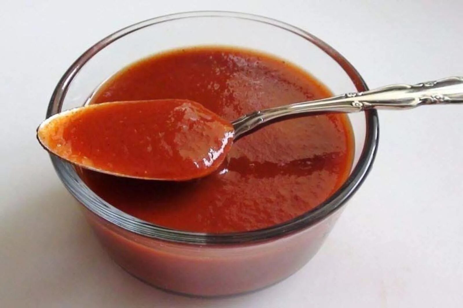 Рецепт кетчупа помидоры и лук. Соус красный основной. Соусi. Томатный соус. Помидорный соус.