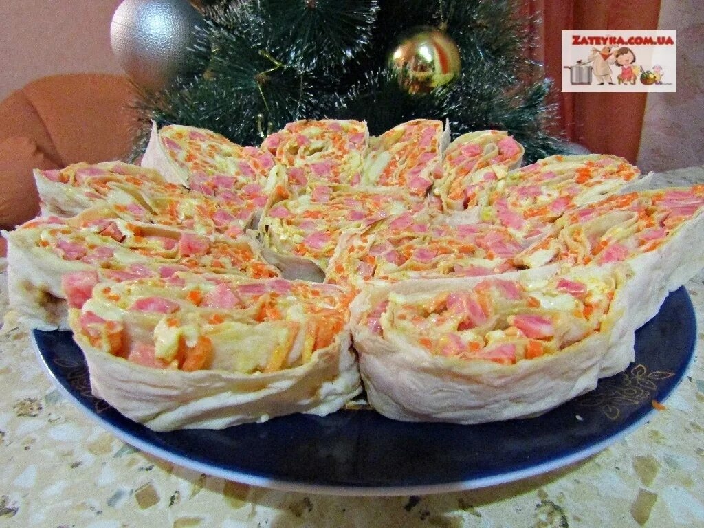 Рулет с колбасой и корейской морковью