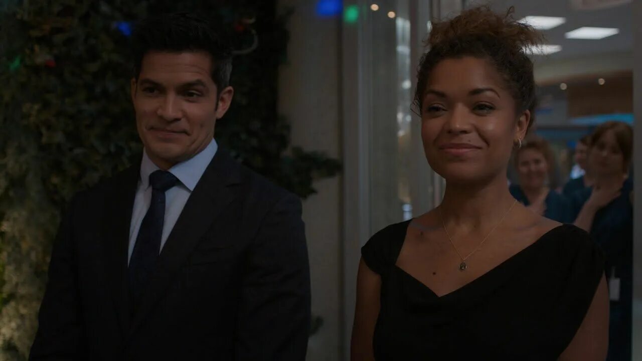 Крис и клэр редфилд обитель зла. Outlander 4. Герои сериал поцелуй клер. И клэр будучи. Хороший доктор сериал нил мелендес и клэр браун.