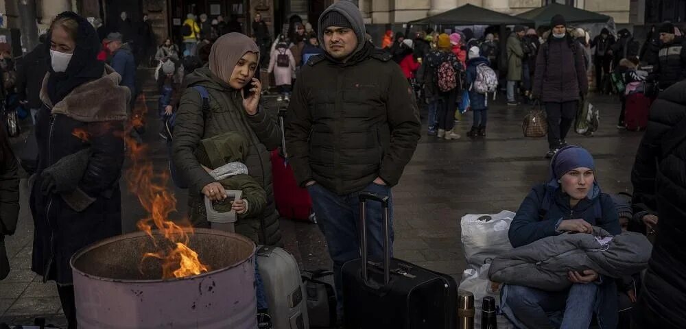 Украинские новости на русском языке последние сегодня. Русские беженцы. Беженцы с Украины. Мигранты из Украины. Ситуация во Львове.