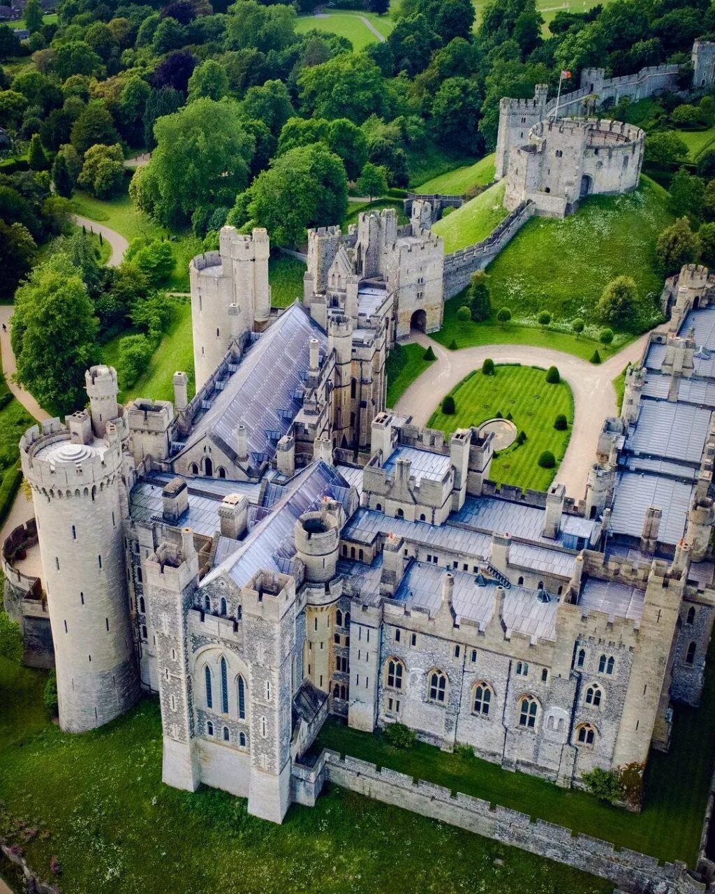 Uk r. Арундельский замок Англия. Замок Арундел (Арундел). Англия.. Замок Сассекс Англия. Харлстон Англия замок.