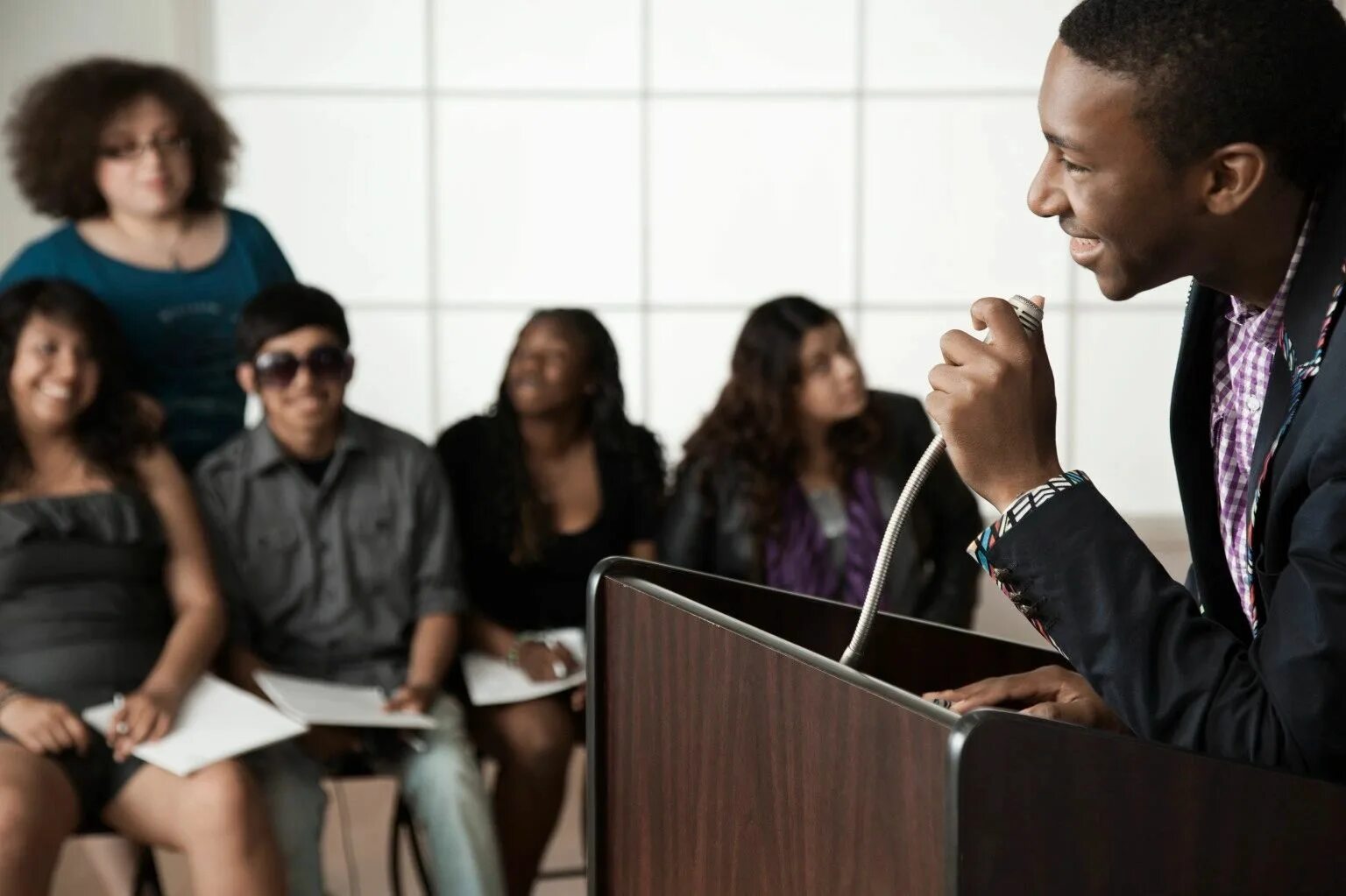 Speaking Club люди. Students debates. Картинка дебаты студентов. Speaking фото.