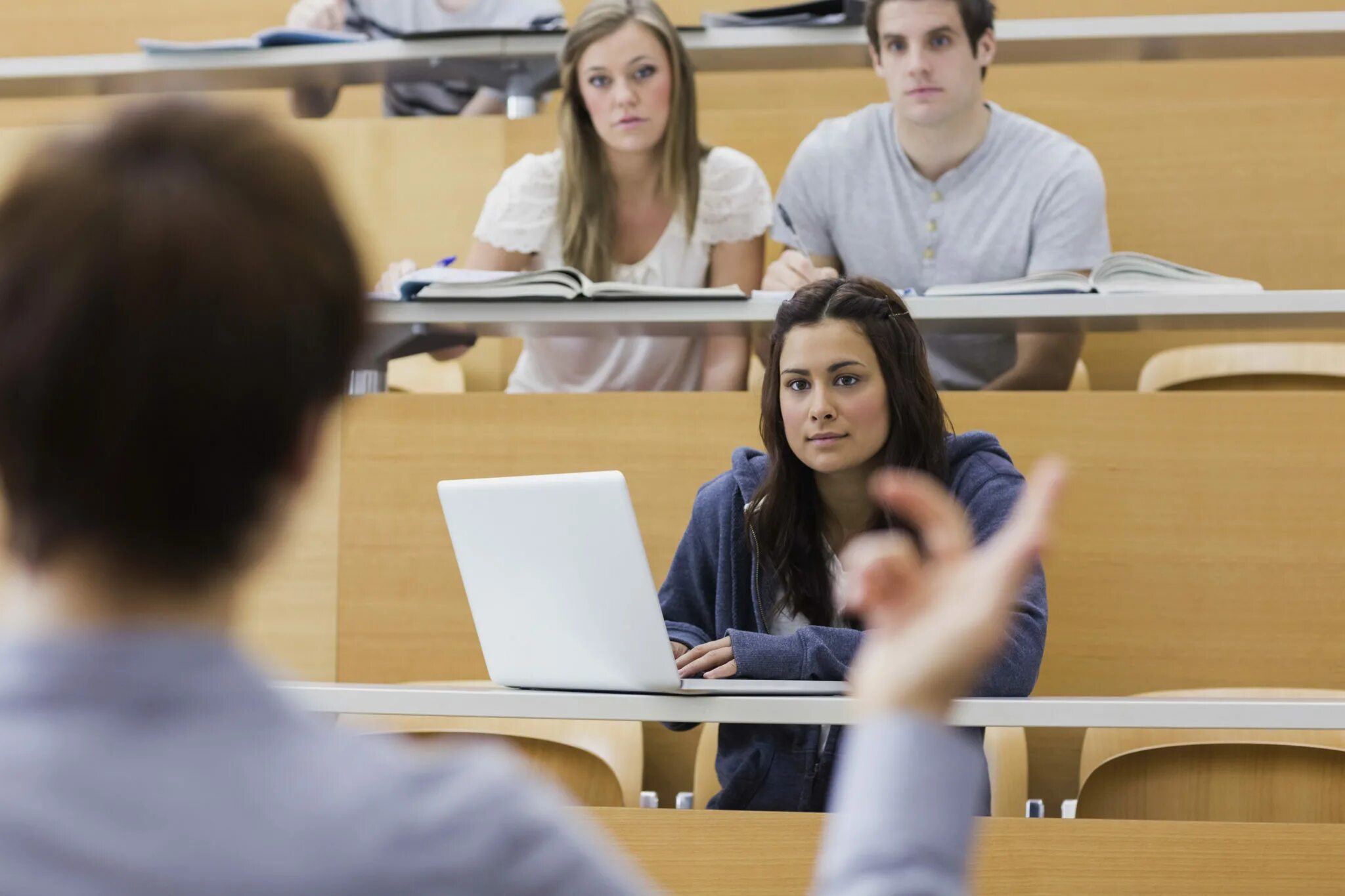 The students are the lecture. Студенты в аудитории. Преподаватель вуза. Лекция в аудитории. Преподавание в вузе.