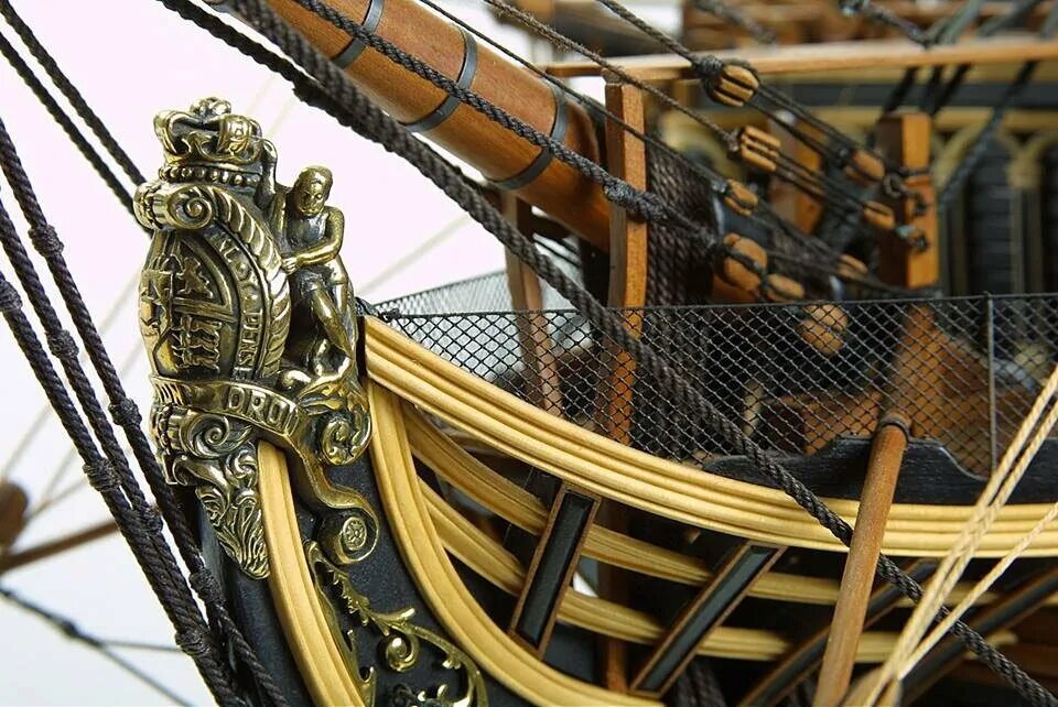 Корабли украшены. Гальюнная фигура HMS Victory. Носовая фигура HMS Victory. HMS Victory 1765.