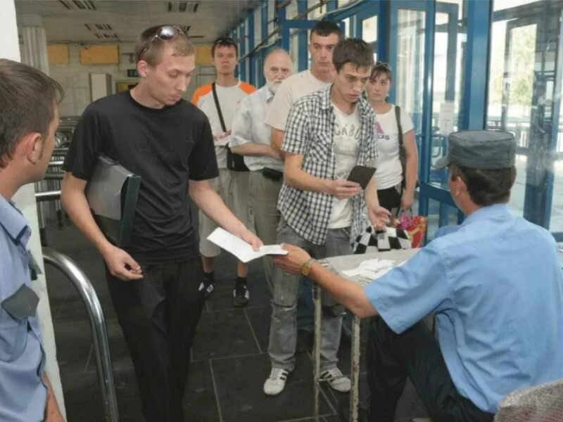 Автоваз охранники. Автоваз сотрудники. Автоваз охрана. Автоваз охрана. Охрана автоваз.