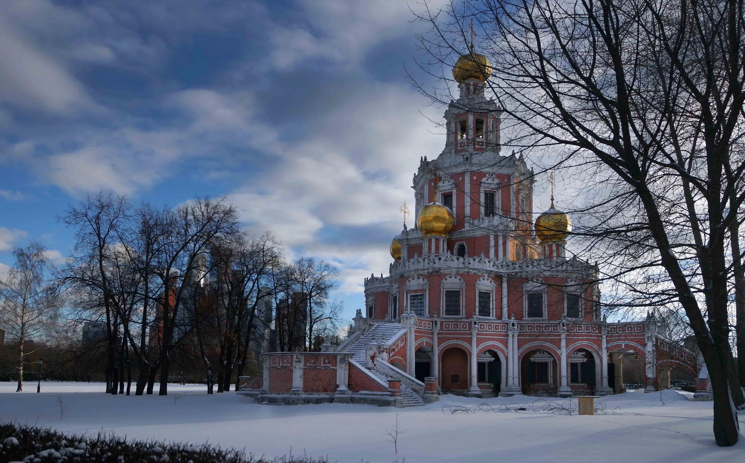 Церковь богородицы в филях. Москва. Храм Покрова Пресвятой Богородицы в Филях.. Храм Покрова Пресвятой Богородицы Фили. Церковь Покрова в Филях. Церковь Покрова в Филях Московское Барокко.