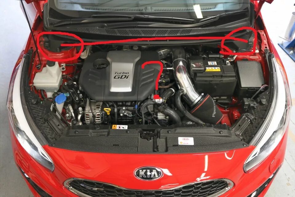 Сид турбо. Ceed gt мотор. Kia Ceed gt под капотом. Распорка Kia Ceed. Распорка на кия СИД 2013.