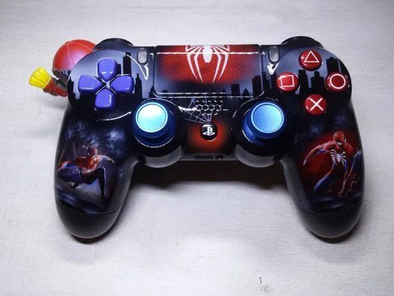 Ниндзя ps4. PLAYSTATION Dualshock 4 Spider-man. Dualshock 4 Spider man. Плейстейшен 4 человек паук кастом. Ps4 Spider man консоль.