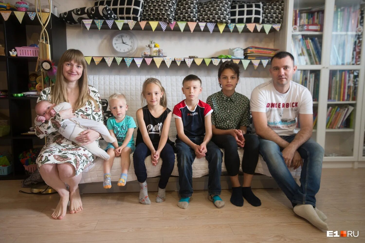 Многодетная семья. Семья с 4 детьми. Дети из детдома. Многодетная семья. Материнский капитал.