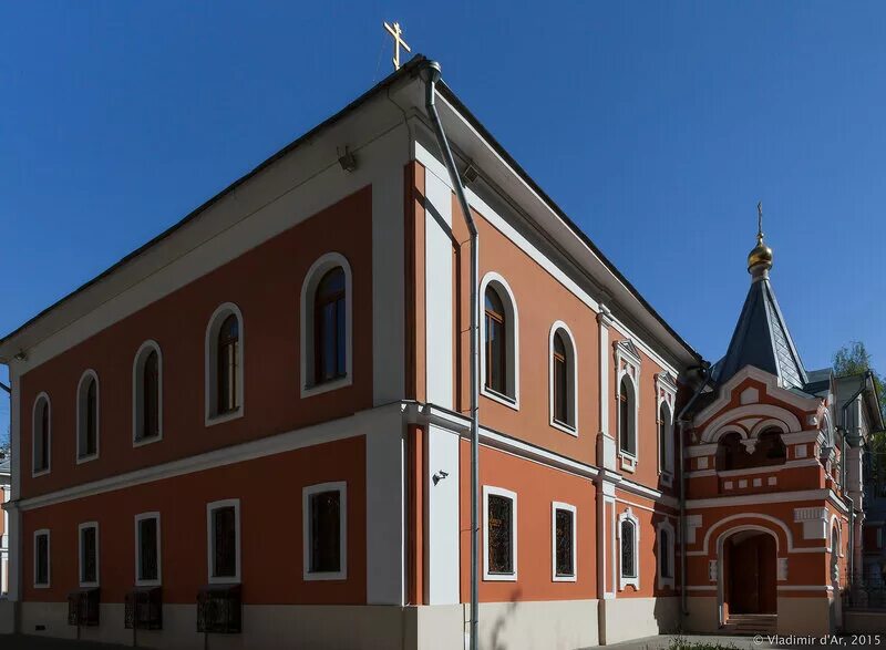 Храм подворье троице сергиевой лавры. Троицкое подворье в москве. Храм подворье троице сергиевой лавры. Московское подворье свято-троицкой сергиевой лавры. Пятницкое подворье сергиев посад.